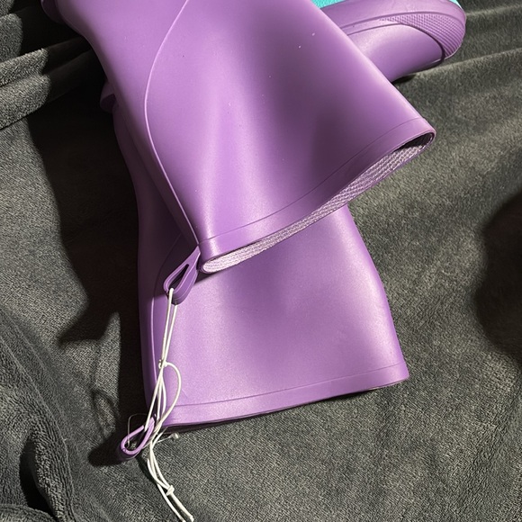NWT Cat & Jack purple rain boots size 6 big girl/adult - Picture 4 of 4